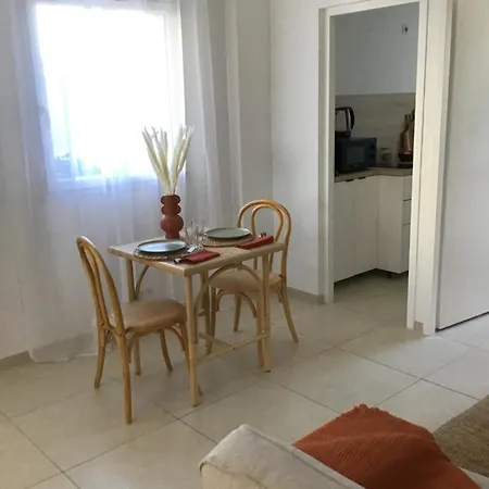 Séjour chez l'habitant Ste Marguerite Elegant T2 Avec Terrasse *